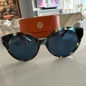 TORY BURCH MODEL TY7087 SIZE 52-19-135
ROUND IN BLUE CONFETTI COLOR